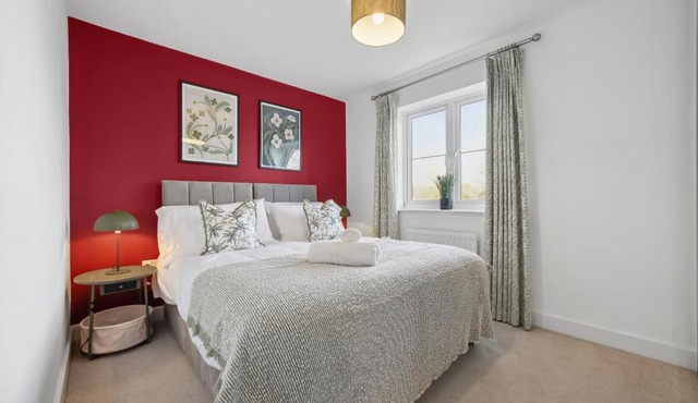 Beautiful 4-Bed Detached House - Pool table - Superfast Wi-Fi - Driveway for two vehicles