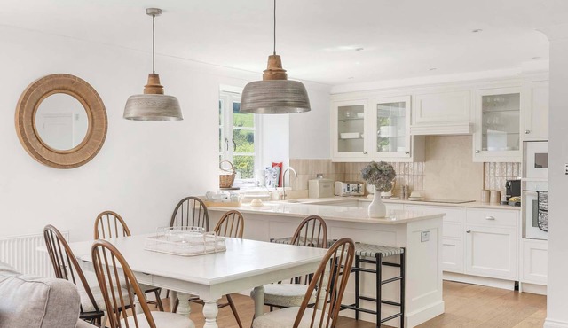 Beautiful Coach House with Padel Court & Hot Tub