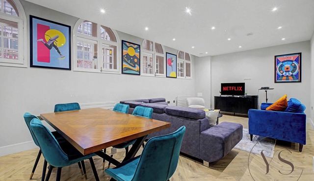 Birmingham 5BR Stay – Foosball + Smart TV