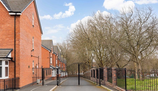 Birmingham Estate | Private Gated Group Escape
