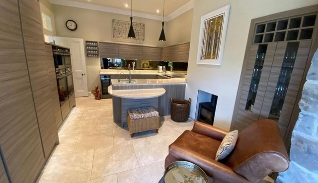 Braid Rd Stunning Villa