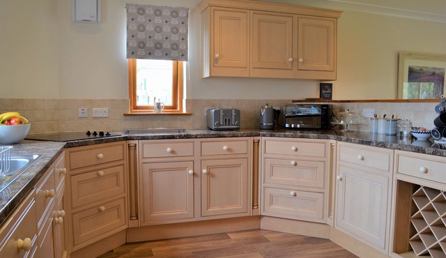 Bramble Cottage - a house that sleeps 6 guests in 3 bedrooms