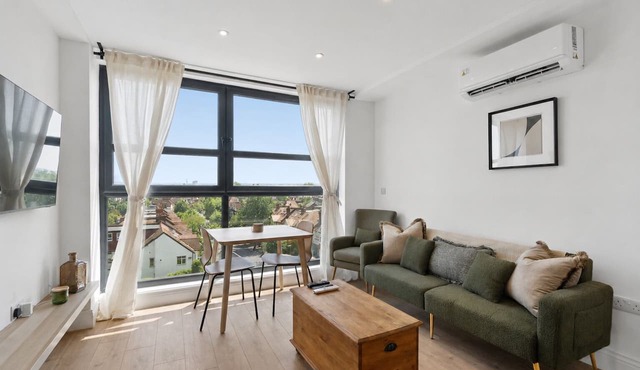 Brand New Wimbledon Flat AC Sleeps 3