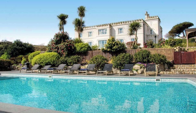Breath-taking Manor with Pool, Tennis Court & Sea Views