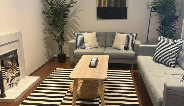Bright 3-Bed House · 6 Min to Elizabeth Line