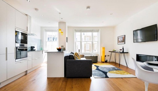 Bright and Modern Earls Court Gem