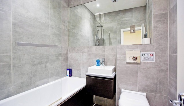 Bright & Spacious 2BR Flat in Kensington