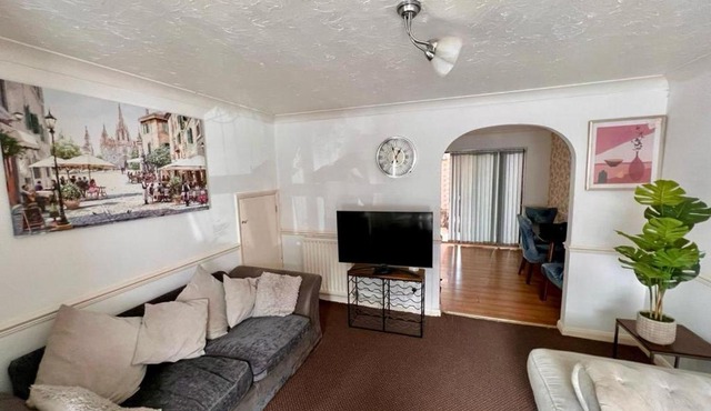 Bull Double bed in shared house
