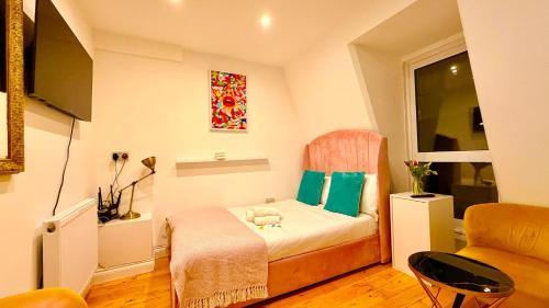Camden Parkway Studio Flat 9