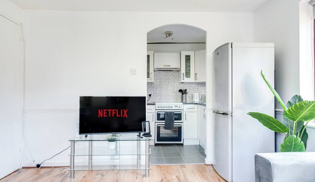 Canada Water 2-bed Flat, Sleeps 6 Central London