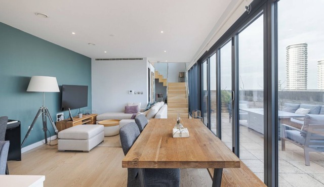 Canary Wharf Skyline Penthouse, by Veeve