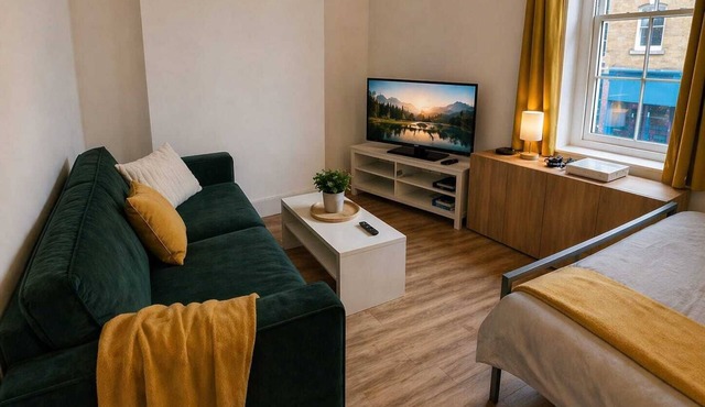 Central Bristol Apartment with Parking | Sleeps 6