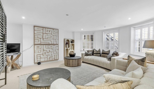 Central Snug with Patio | By My Getaways