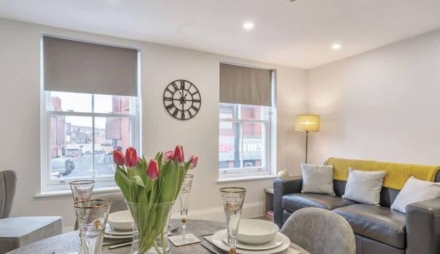 Central Windsor 1BR | Steps from Attractions