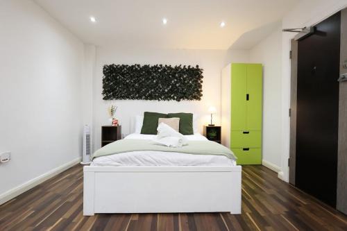CentralHub1 1BD Studio- Contractor & Travelers