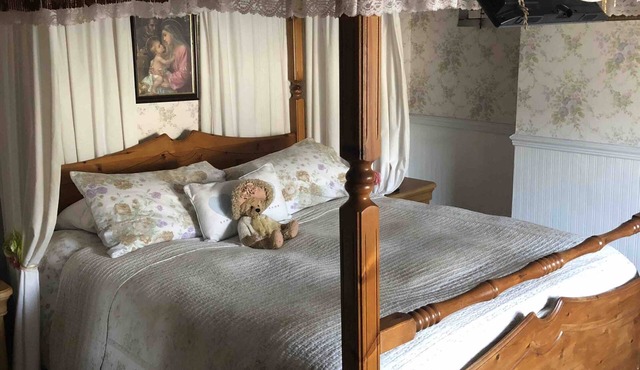Charming 2-Bedroom, 2-Bathroom.