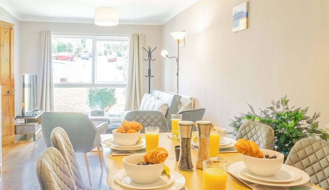 Charming 4-Bed Home | Garden & Parking | Guildford