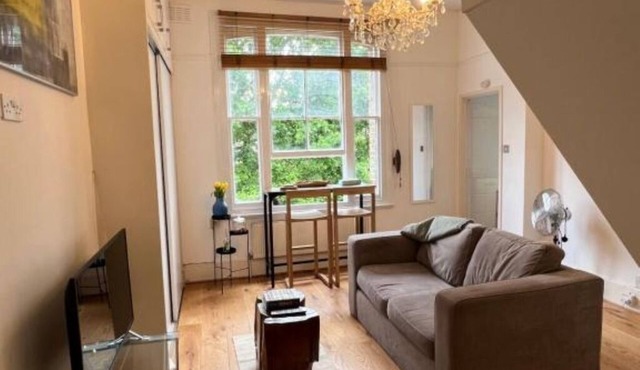 Charming Maisonette Studio Flat in the Heart of Putney