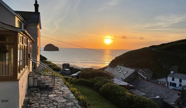 Charming Sea Ledge Retreat in Tintagel
