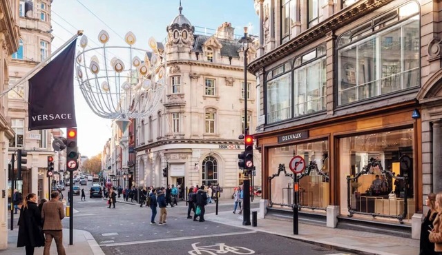 Chic 1-bedroom apartment with WiFi, AC in fabulous london Muslim douche 4 people