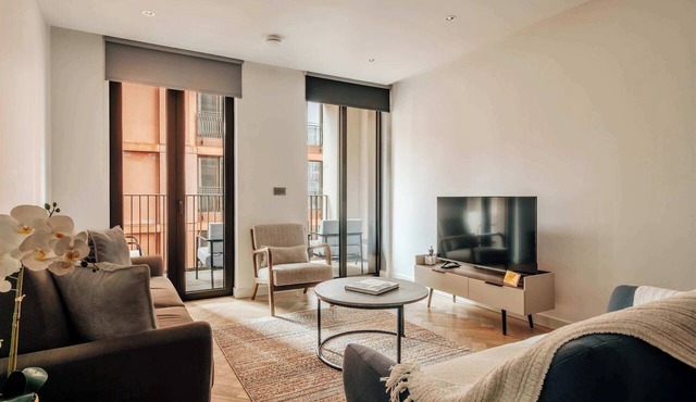 Chic Paddington Apartment with Air Conditioning