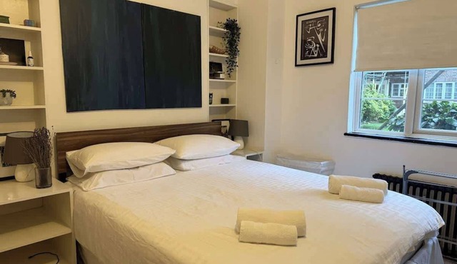 Chiswick Village Apt, London