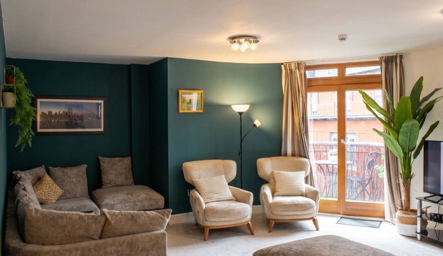 City Centre Gem | Balcony, 2 Baths & Free Parking