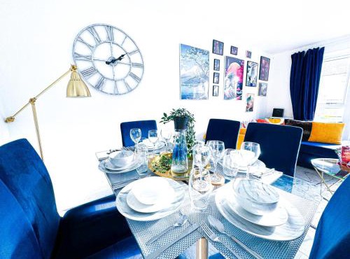 City Centre house for Family, Group & Contractor Stay - Sleeps Upto 9 Guests with Free Parking