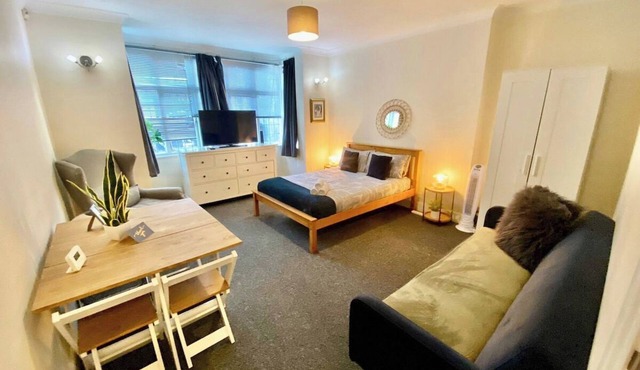 Cosy 3bed flat FREE parking & garden Golders Green