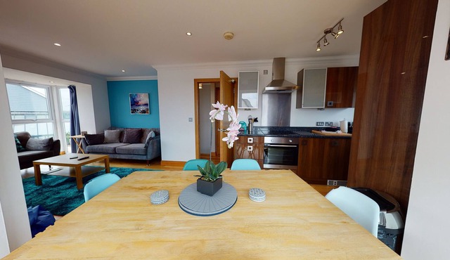 Cosy Modern Town House in Quiet Location- Sleeps 8