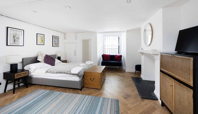 Cozy basement flat unit in London