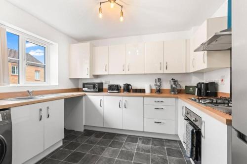 Cozy Work-ready Home with Netflix in Brierley Hill, Comfort for Business & Leisure