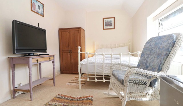 DAISY COTTAGE in Dorking
