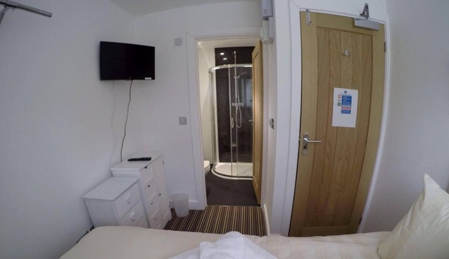 Deepcut Lodge Bed & Breakfast