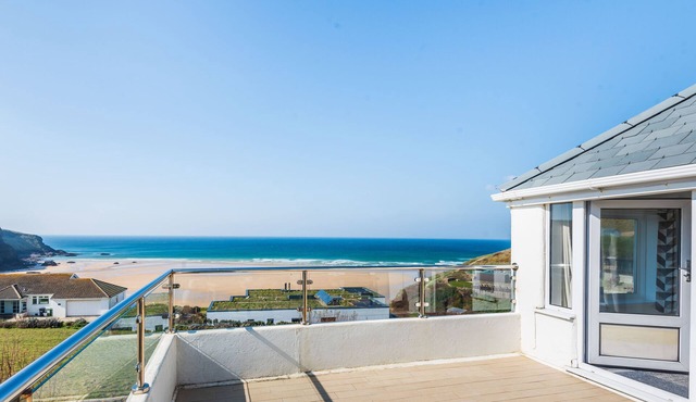Dolphins Leap, sea views overlooking Mawgan Porth