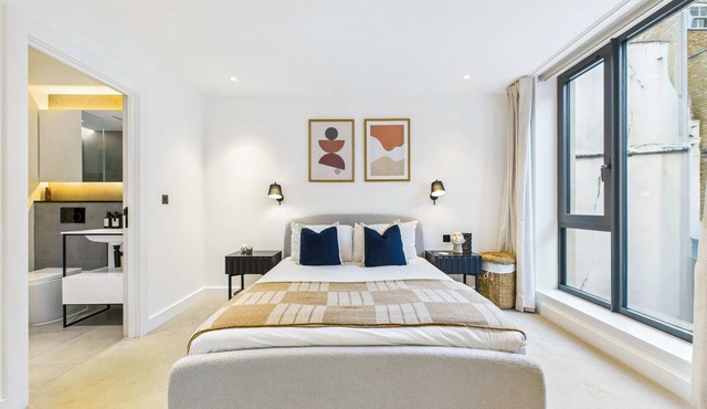 Edgy & Modern Terrace Apartment by Borough Market