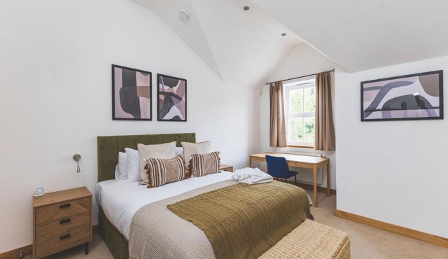 Elegant 1BDR Flat with Private Patio