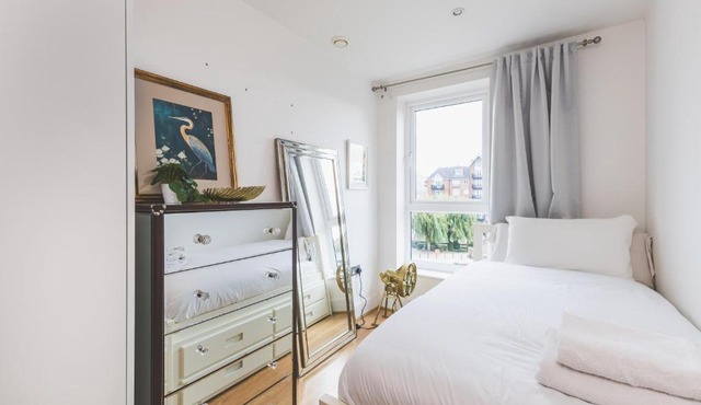 Elegant 2 BDR 2 Bath Apartment with Canal Views