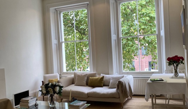 Elegant, spacious 2 bed Hyde Park flat, near Paddington, Bond St, Notting Hill.