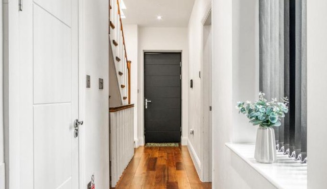 Elegant & Spacious House 3BR 3BA Balcony Patio