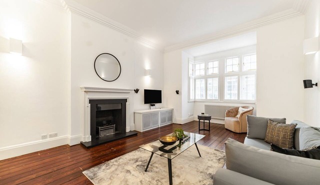 Elegant Two-Level Kensington Apartment