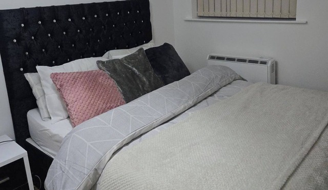 Emerald Apartment Sleeps 4 with Parking