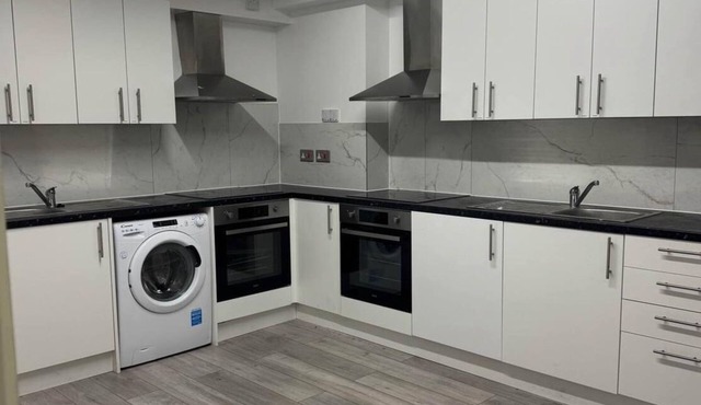 Enchanting 4-Bed House in Enfield