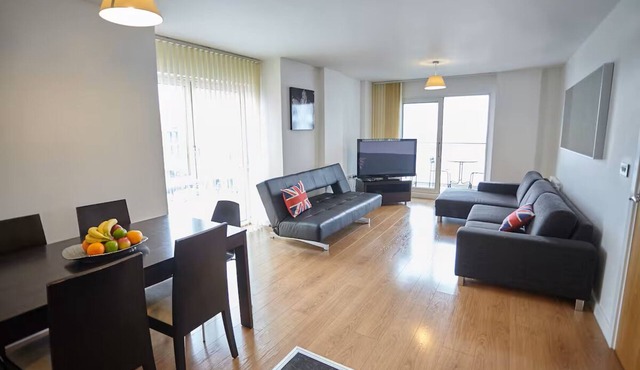 Family 3 Bedroom Flat on the Thames near O2