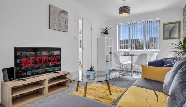 Family 3BR Home | Near Metro Station & Shops