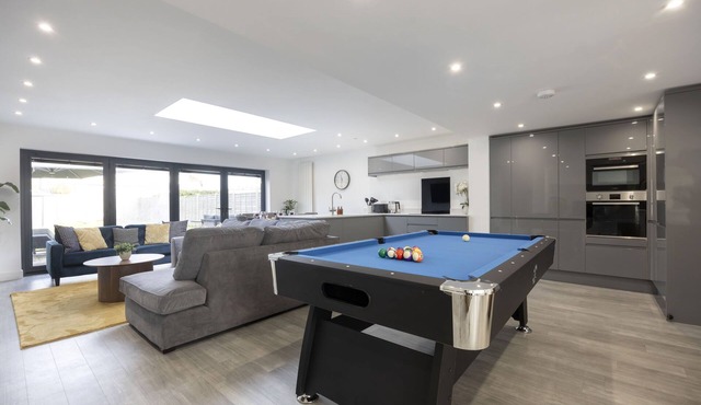 Fantastic 3 Bedroom Home in Gloucester City