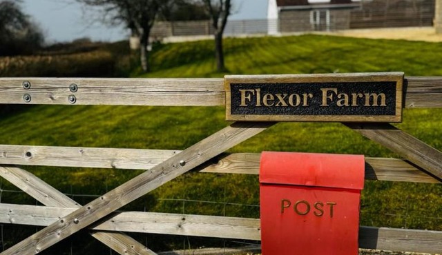 Flexor Farm Luxe Collection by Maison Pro - Hot Tub & BBQ