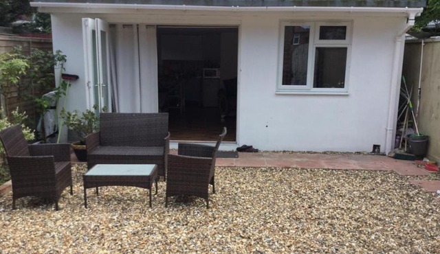 Garden Studio Escape Open-Plan Comfort & Outdoor Space