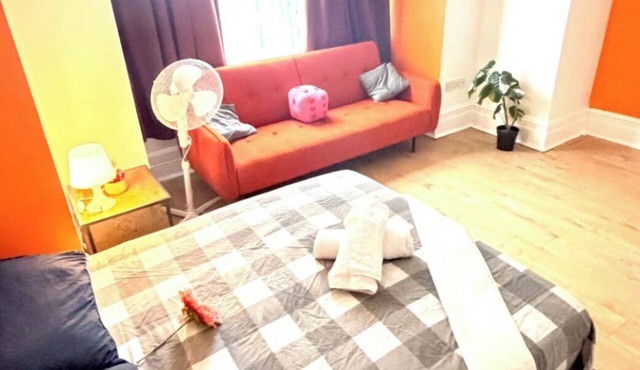 Ground Floor Studio - Willesden Green - Sleeps 4