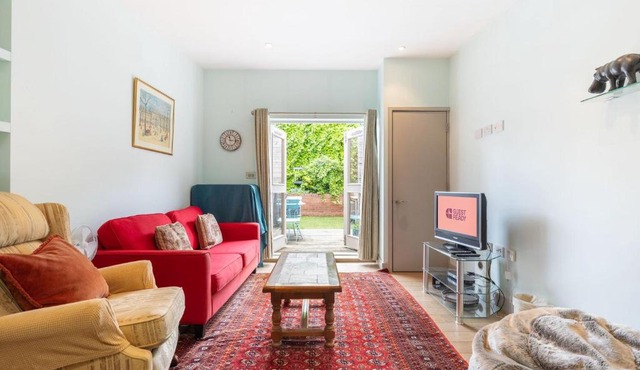 GuestReady - Charming 2bed with Patio in Putney